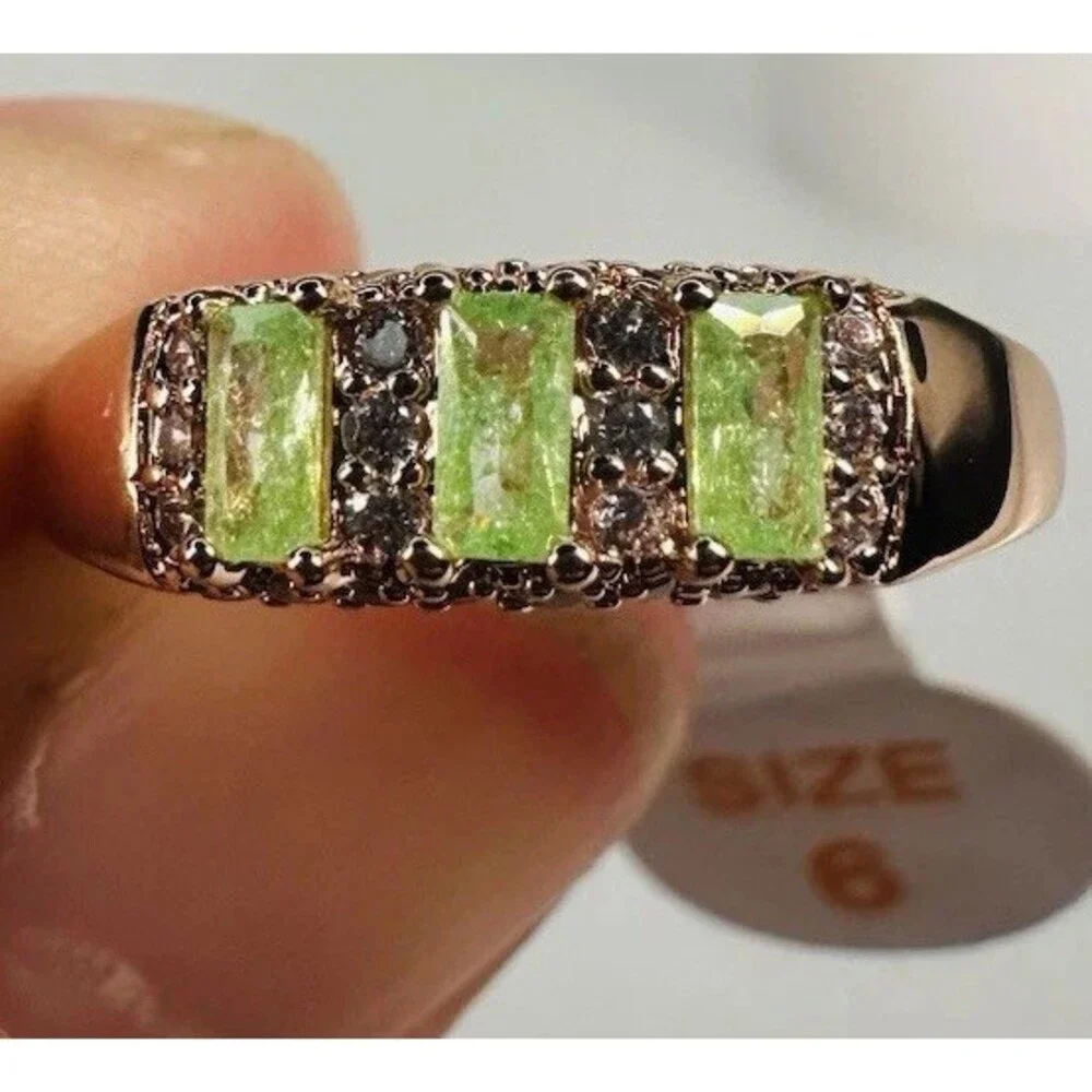 Bomb Party “Peaceful Beauty” – RBP5663 Lab-Created Light Green Ice Crystal